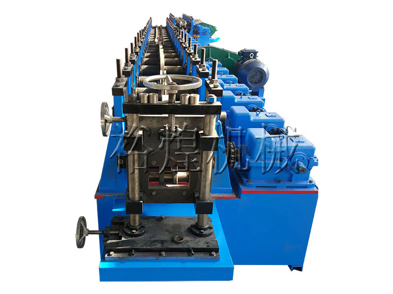 高速護欄板設(shè)備 高速護欄板設(shè)備